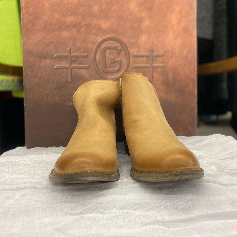 🛍️ Circle G Ladies Brown Cutout Short Bootie 9 or 8